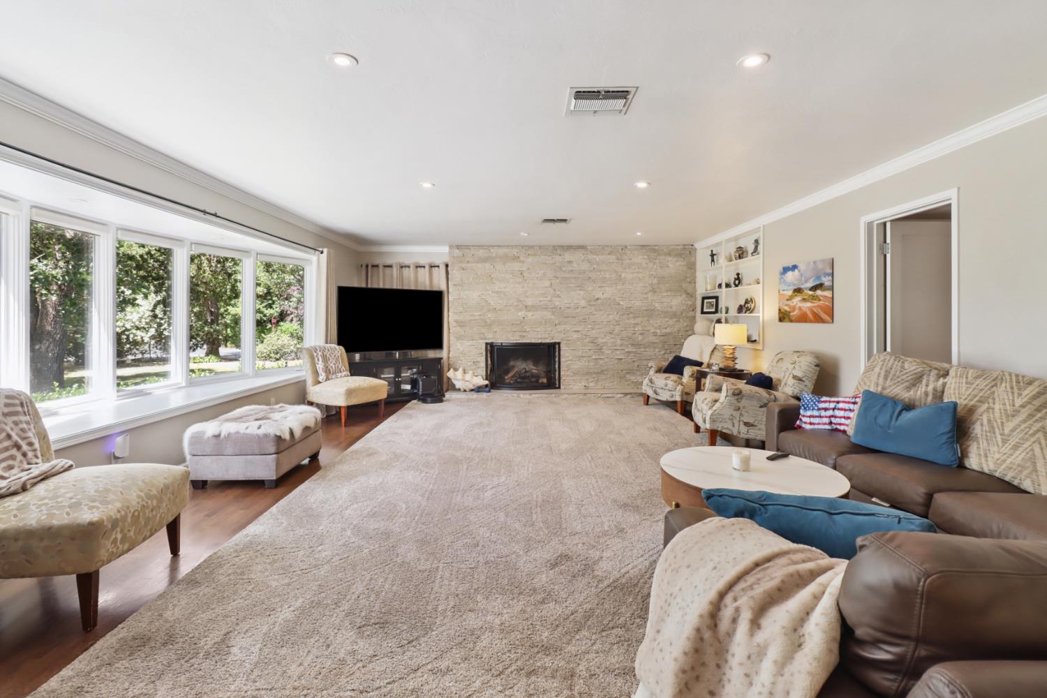 Carmichael, California, 95608, United States, 4 Bedrooms Bedrooms, ,3 BathroomsBathrooms,Residential,Active,1904149