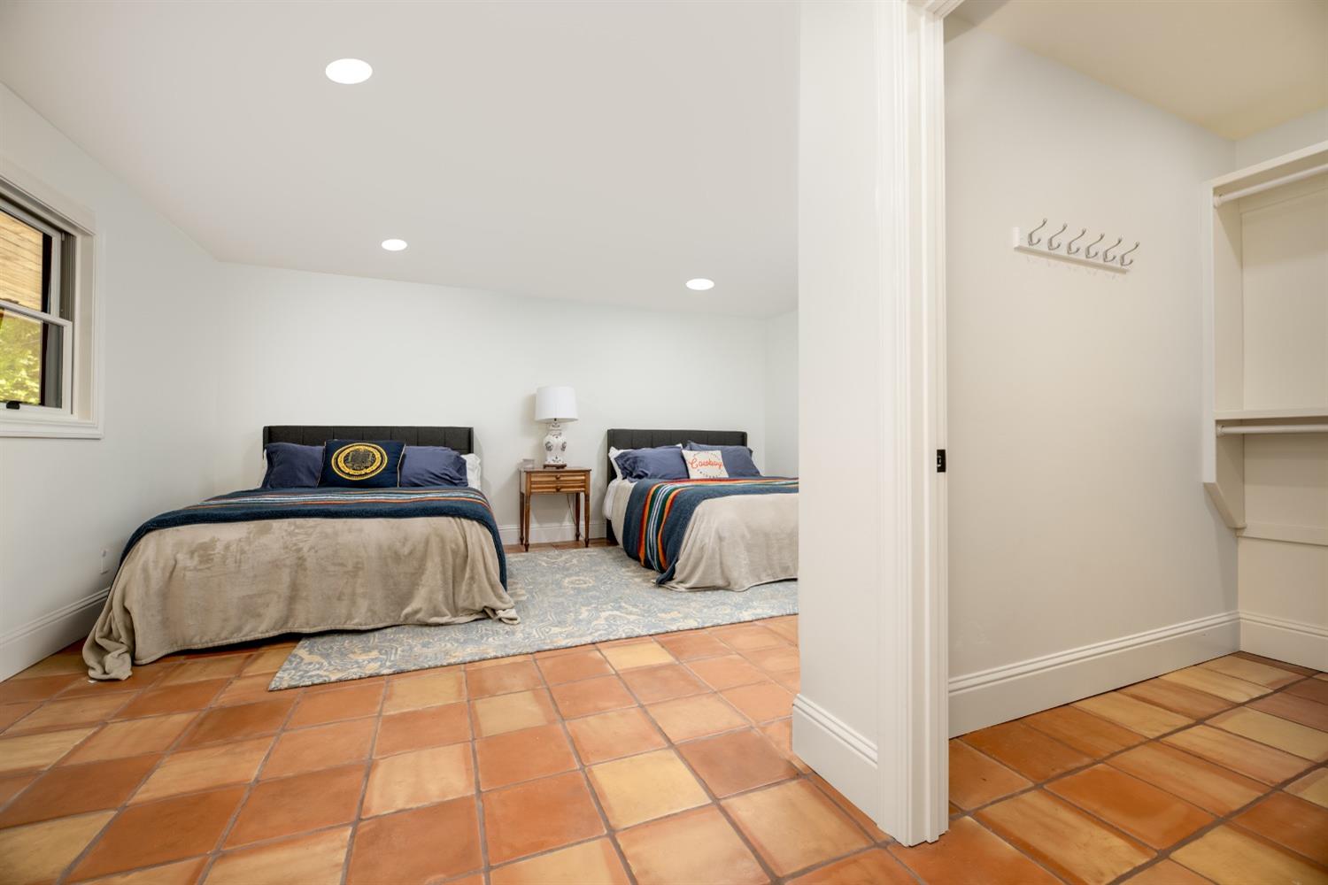 Nevada City, California, 95959, United States, 4 Bedrooms Bedrooms, ,5 BathroomsBathrooms,Residential,Active,1808164