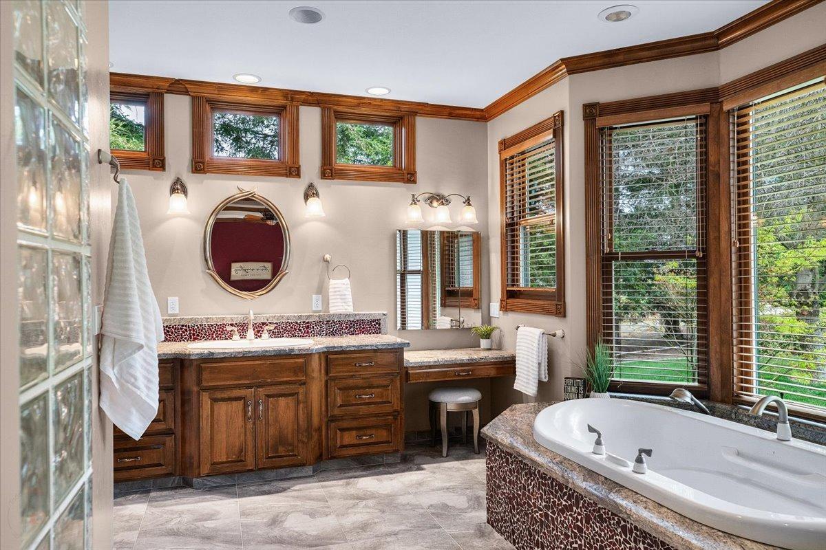 Ripon, California, 95366, United States, 3 Bedrooms Bedrooms, ,5 BathroomsBathrooms,Residential,Active,1808206