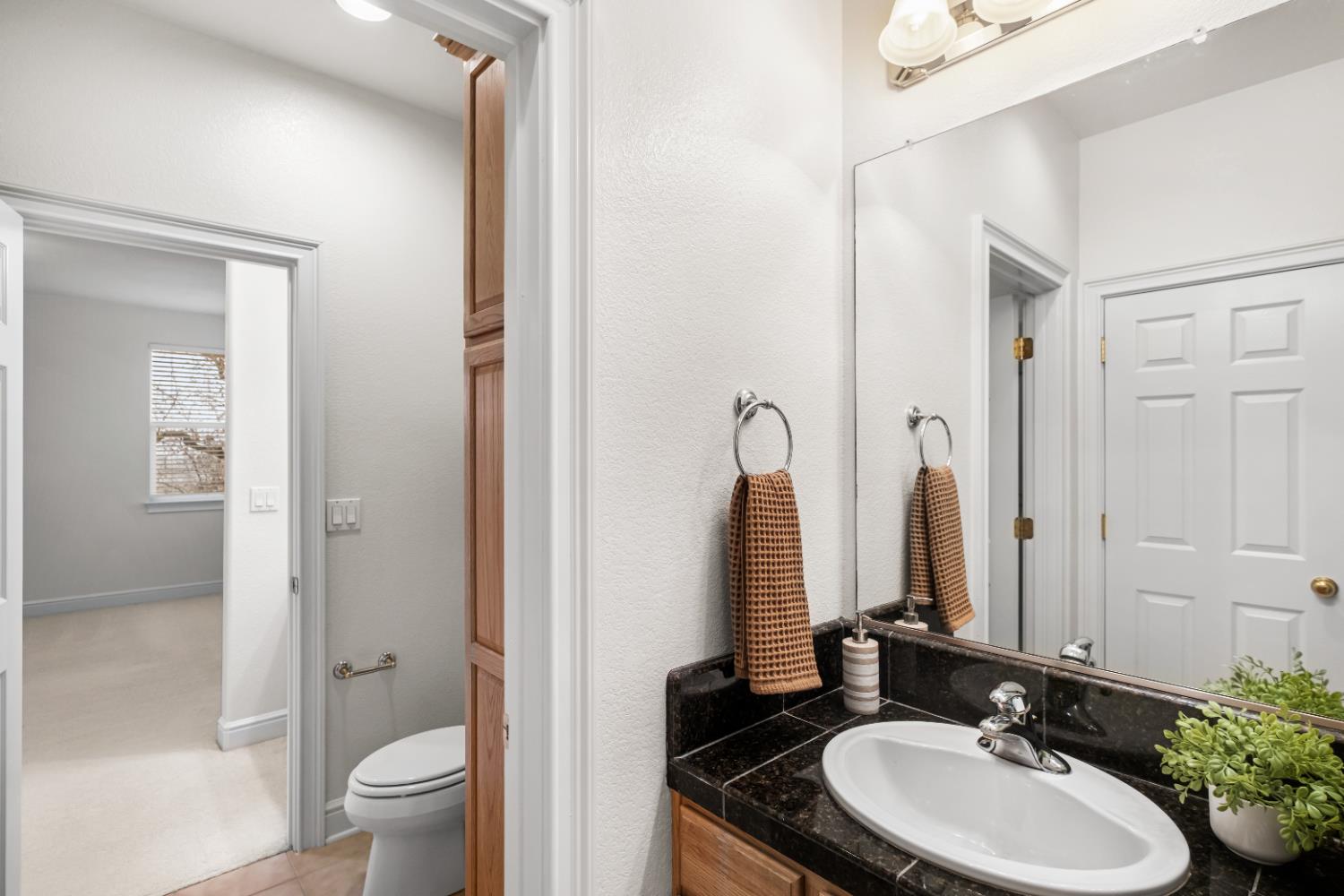 Roseville, California, 95661, United States, 5 Bedrooms Bedrooms, ,4 BathroomsBathrooms,Residential,Active,2006825