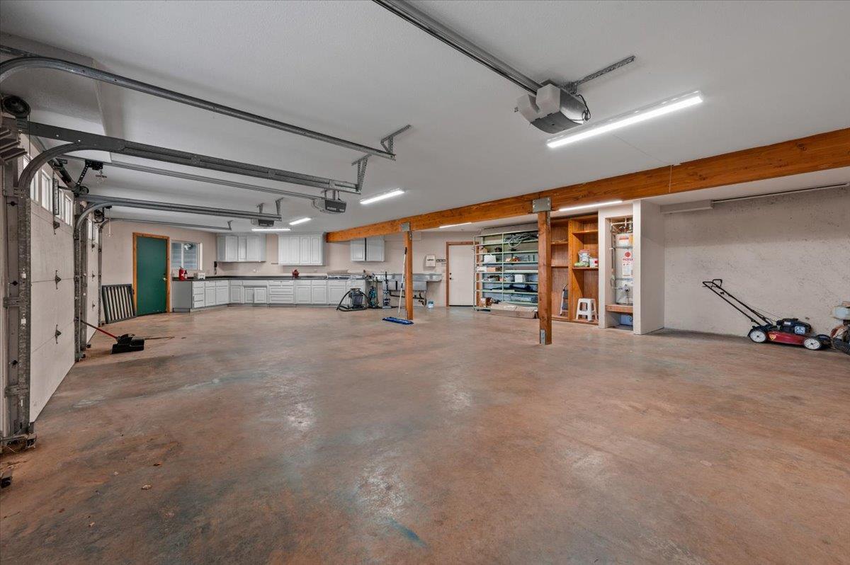 Penn Valley, California, 95946, United States, 4 Bedrooms Bedrooms, ,5 BathroomsBathrooms,Residential,Active,1941359