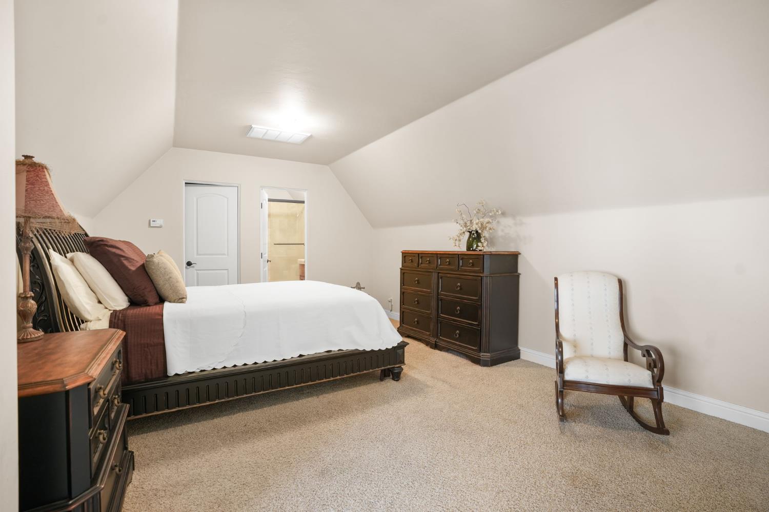 Folsom, California, 95630, United States, 4 Bedrooms Bedrooms, ,4 BathroomsBathrooms,Residential,Active,2008257