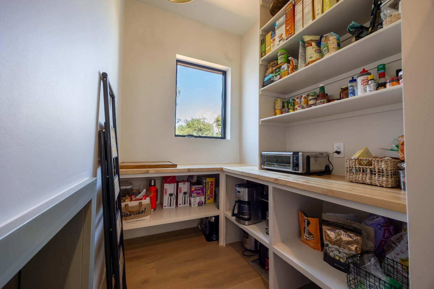 Auburn, California, 95603, United States, 4 Bedrooms Bedrooms, ,4 BathroomsBathrooms,Residential,Active,2017471