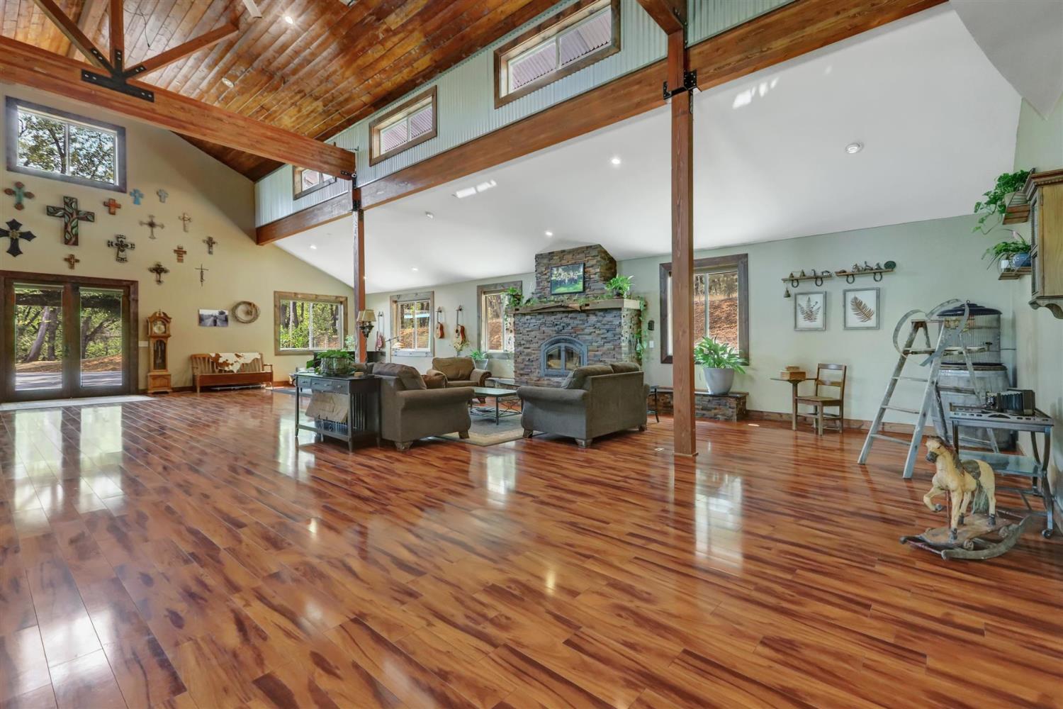 Grass Valley, California, 95949, United States, 4 Bedrooms Bedrooms, ,5 BathroomsBathrooms,Residential,Active,1941342