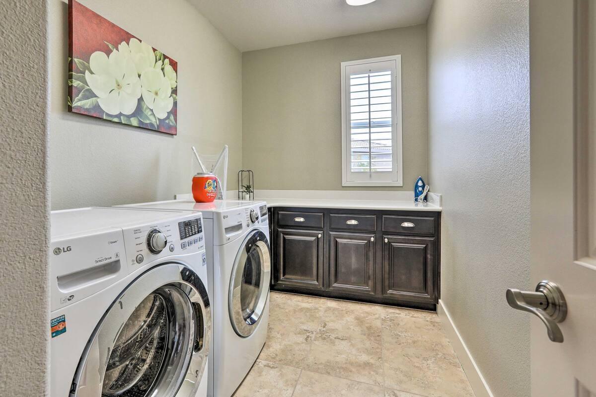 Roseville, California, 95747, United States, 5 Bedrooms Bedrooms, ,4 BathroomsBathrooms,Residential,Active,2039023