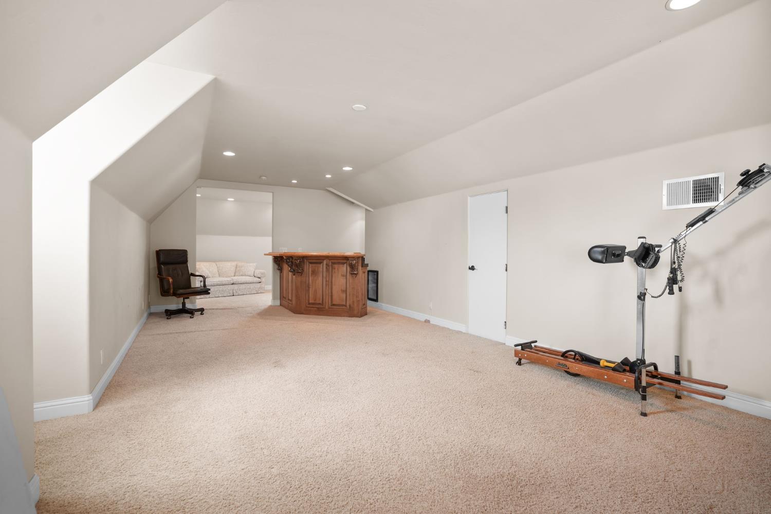 Folsom, California, 95630, United States, 4 Bedrooms Bedrooms, ,4 BathroomsBathrooms,Residential,Active,2008257