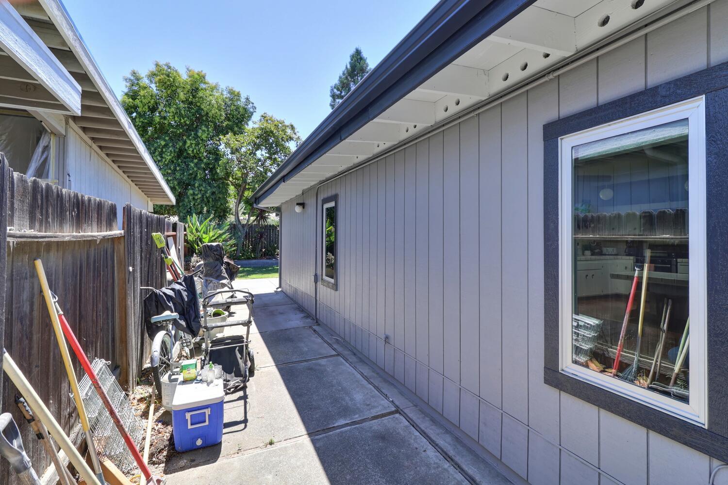 Davis, California, 95616, United States, 4 Bedrooms Bedrooms, ,3 BathroomsBathrooms,Residential,Active,1922279