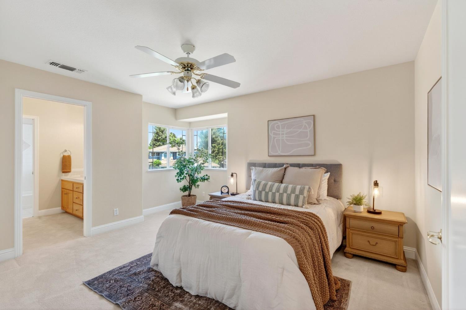 Davis, California, 95618, United States, 4 Bedrooms Bedrooms, ,3 BathroomsBathrooms,Residential,Pending,2045806