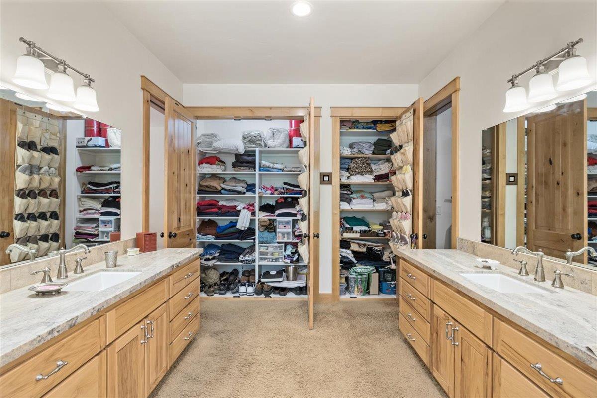 Nevada City, California, 95959, United States, 3 Bedrooms Bedrooms, ,4 BathroomsBathrooms,Residential,Active,1893237