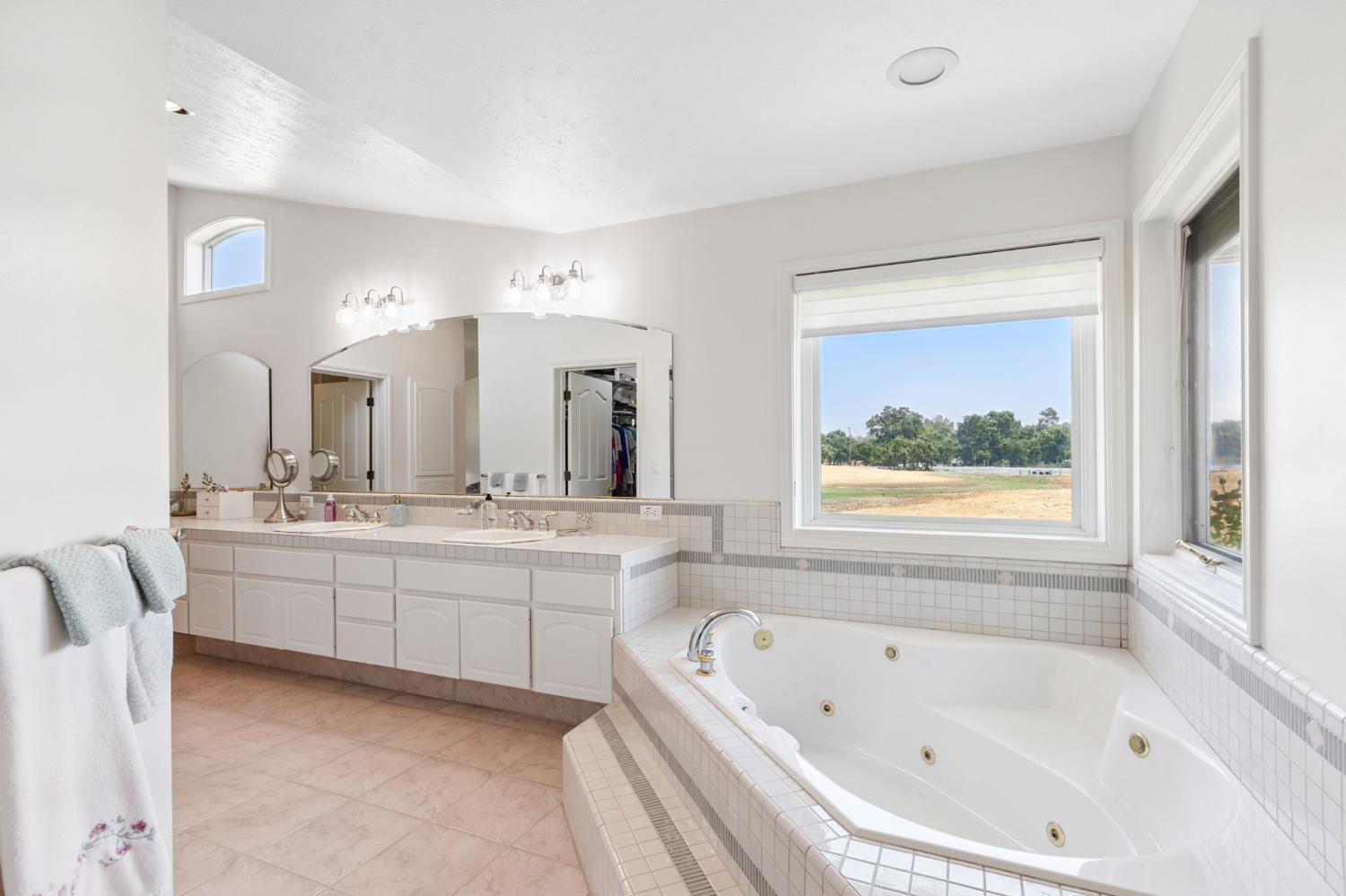 Wilton, California, 95693, United States, 4 Bedrooms Bedrooms, ,4 BathroomsBathrooms,Residential,Active,1892600