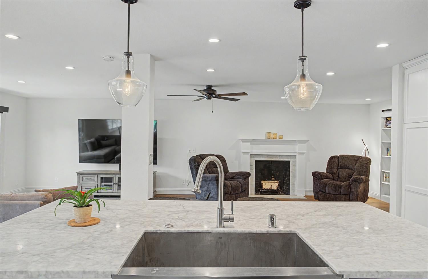 Sacramento, California, 95864, United States, 4 Bedrooms Bedrooms, ,3 BathroomsBathrooms,Residential,Active,2045002