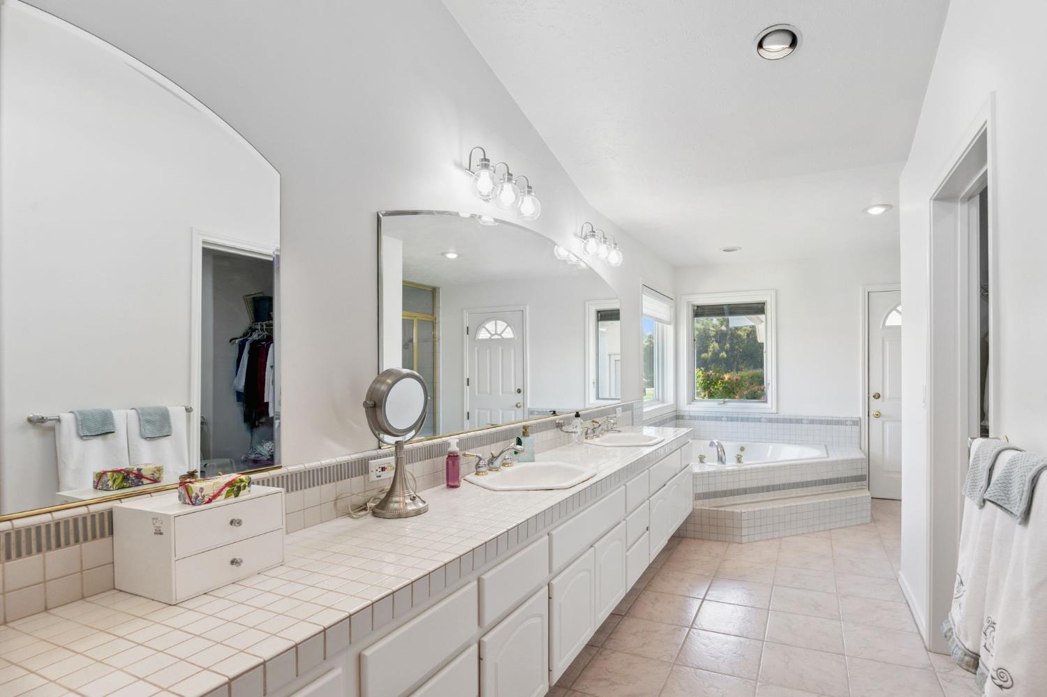 Wilton, California, 95693, United States, 4 Bedrooms Bedrooms, ,4 BathroomsBathrooms,Residential,Active,1892600