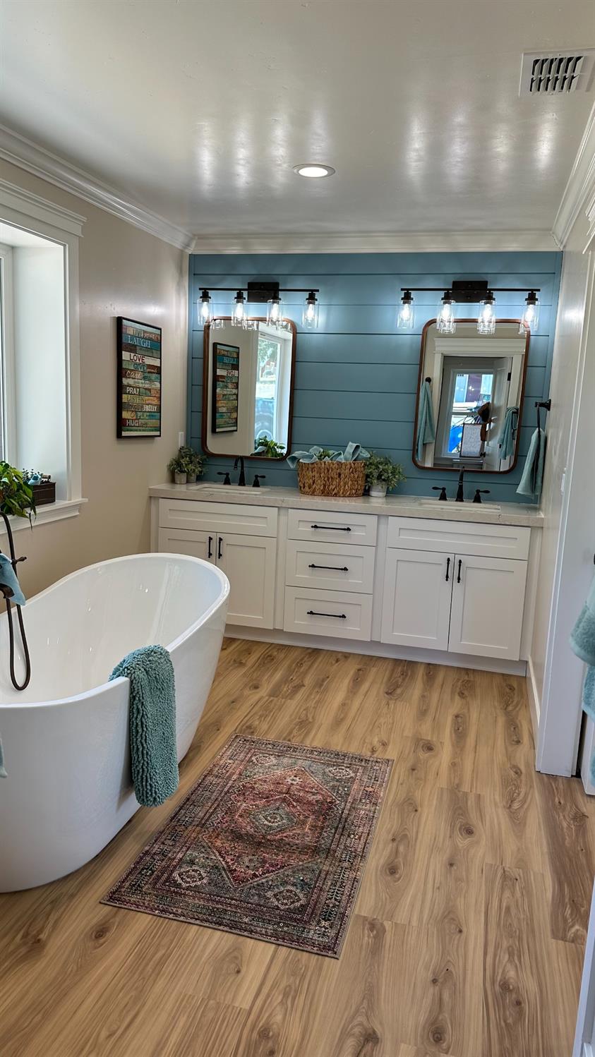 Pollock Pines, California, 95726, United States, 4 Bedrooms Bedrooms, ,3 BathroomsBathrooms,Residential,Active,1880012