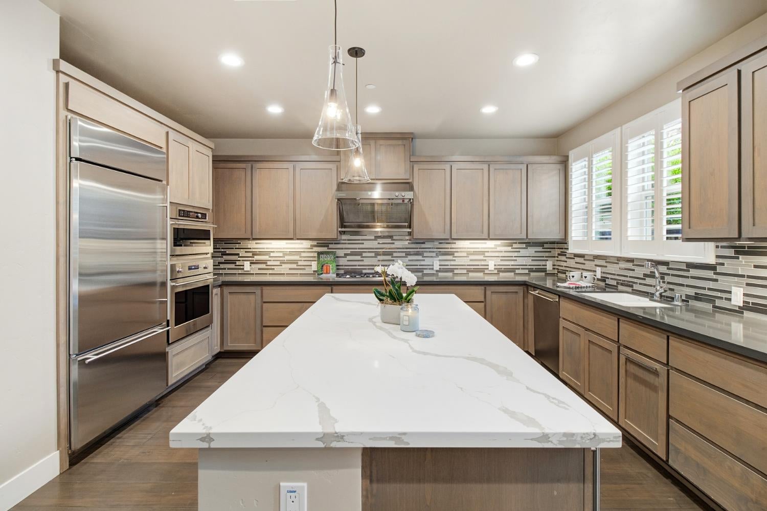 Sacramento, California, 95825, United States, 4 Bedrooms Bedrooms, ,4 BathroomsBathrooms,Residential,Active,1996302