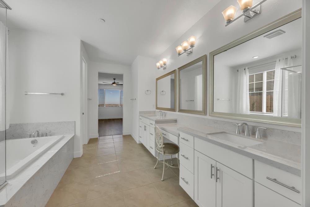 Folsom, California, 95630, United States, 4 Bedrooms Bedrooms, ,3 BathroomsBathrooms,Residential,Active,1922343