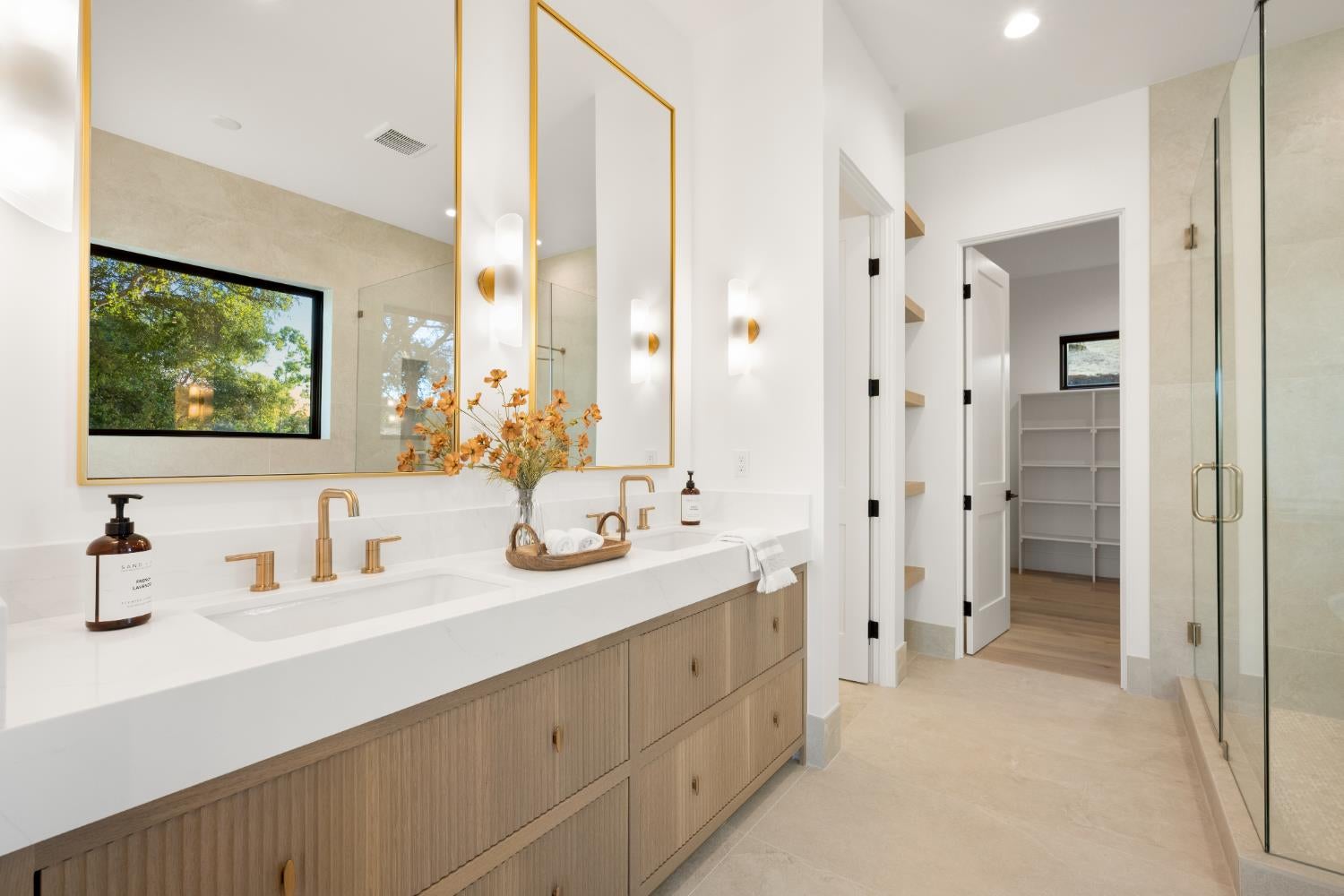 Loomis, California, 95650, United States, 5 Bedrooms Bedrooms, ,4 BathroomsBathrooms,Residential,Active,1959535