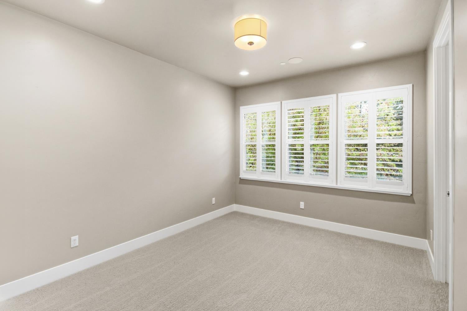 Sacramento, California, 95825, United States, 4 Bedrooms Bedrooms, ,4 BathroomsBathrooms,Residential,Active,1996302