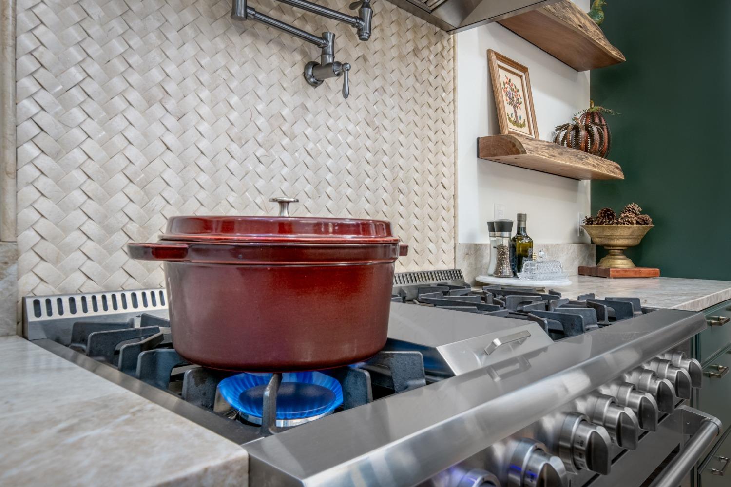 Nevada City, California, 95959, United States, 4 Bedrooms Bedrooms, ,5 BathroomsBathrooms,Residential,Active,1808164