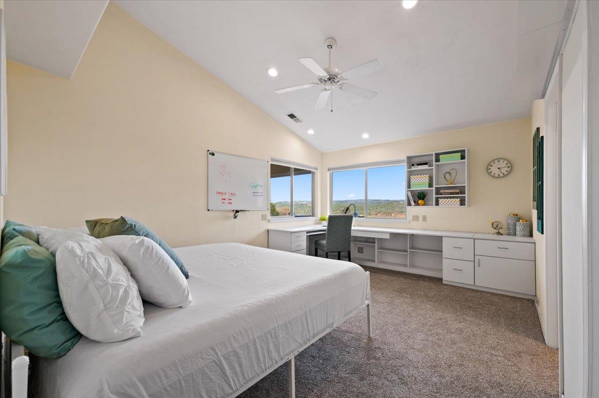 Penn Valley, California, 95946, United States, 4 Bedrooms Bedrooms, ,5 BathroomsBathrooms,Residential,Active,1941359