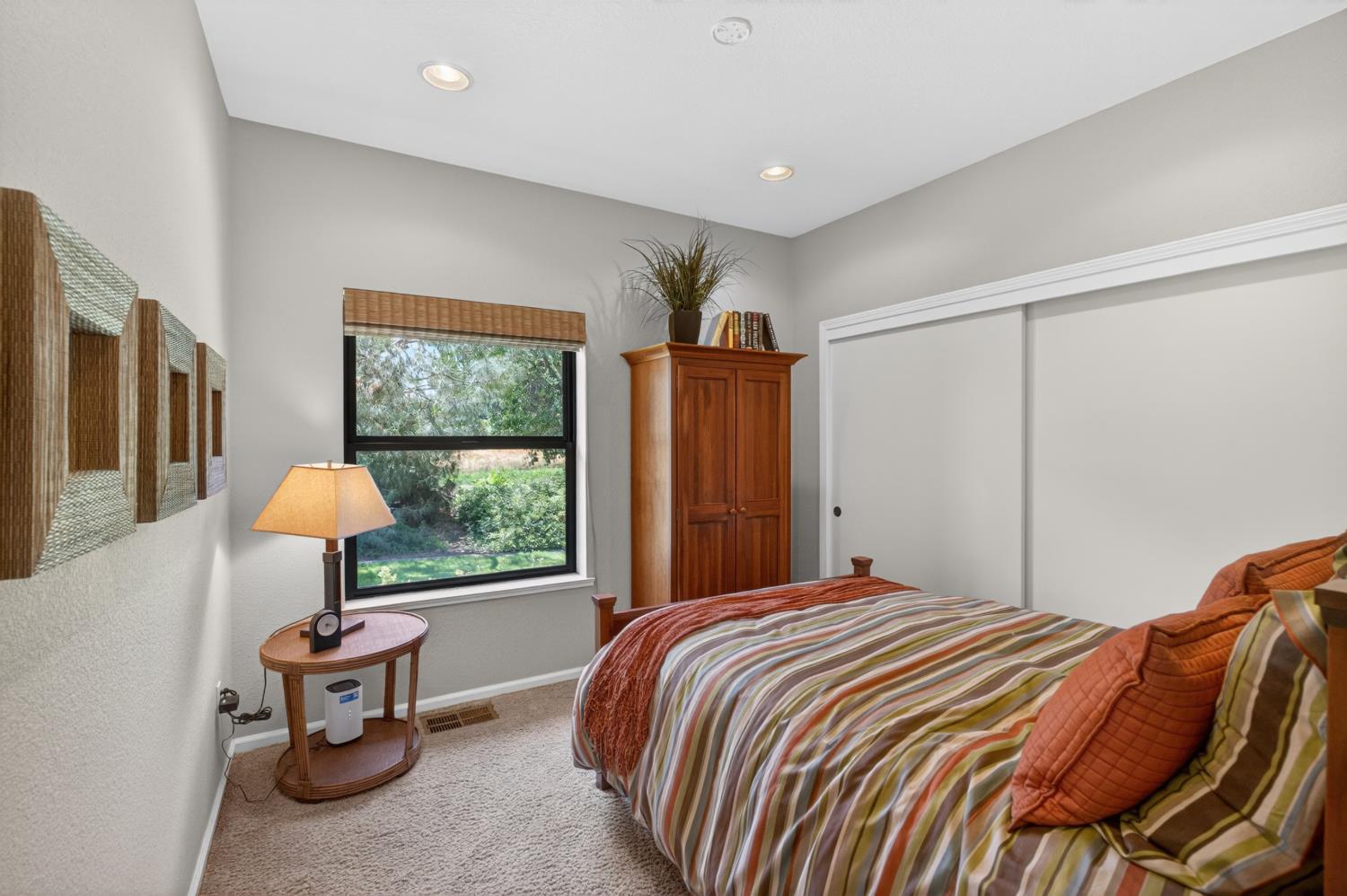 Woodland, California, 95776, United States, 5 Bedrooms Bedrooms, ,3 BathroomsBathrooms,Residential,Pending,2045625