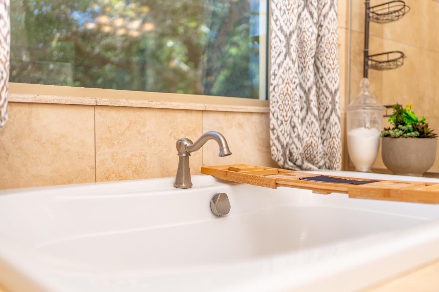 Shingle Springs, California, 95682, United States, ,4 BathroomsBathrooms,Residential,Active,1829887