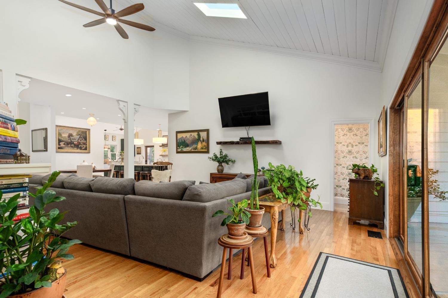 Nevada City, California, 95959, United States, 4 Bedrooms Bedrooms, ,5 BathroomsBathrooms,Residential,Active,1808164