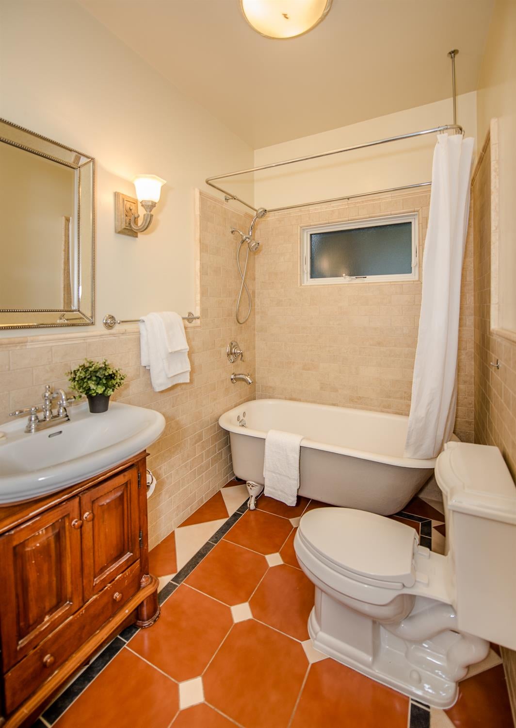 Woodland, California, 95695, United States, 5 Bedrooms Bedrooms, ,4 BathroomsBathrooms,Residential,Active,1843839