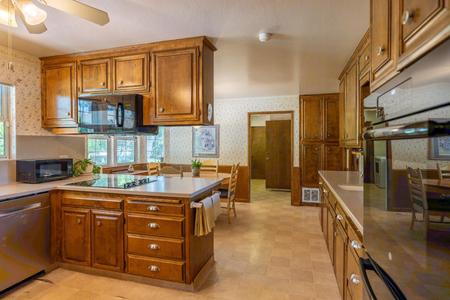 Woodland, California, 95695, United States, 5 Bedrooms Bedrooms, ,5 BathroomsBathrooms,Residential,Active,1907974