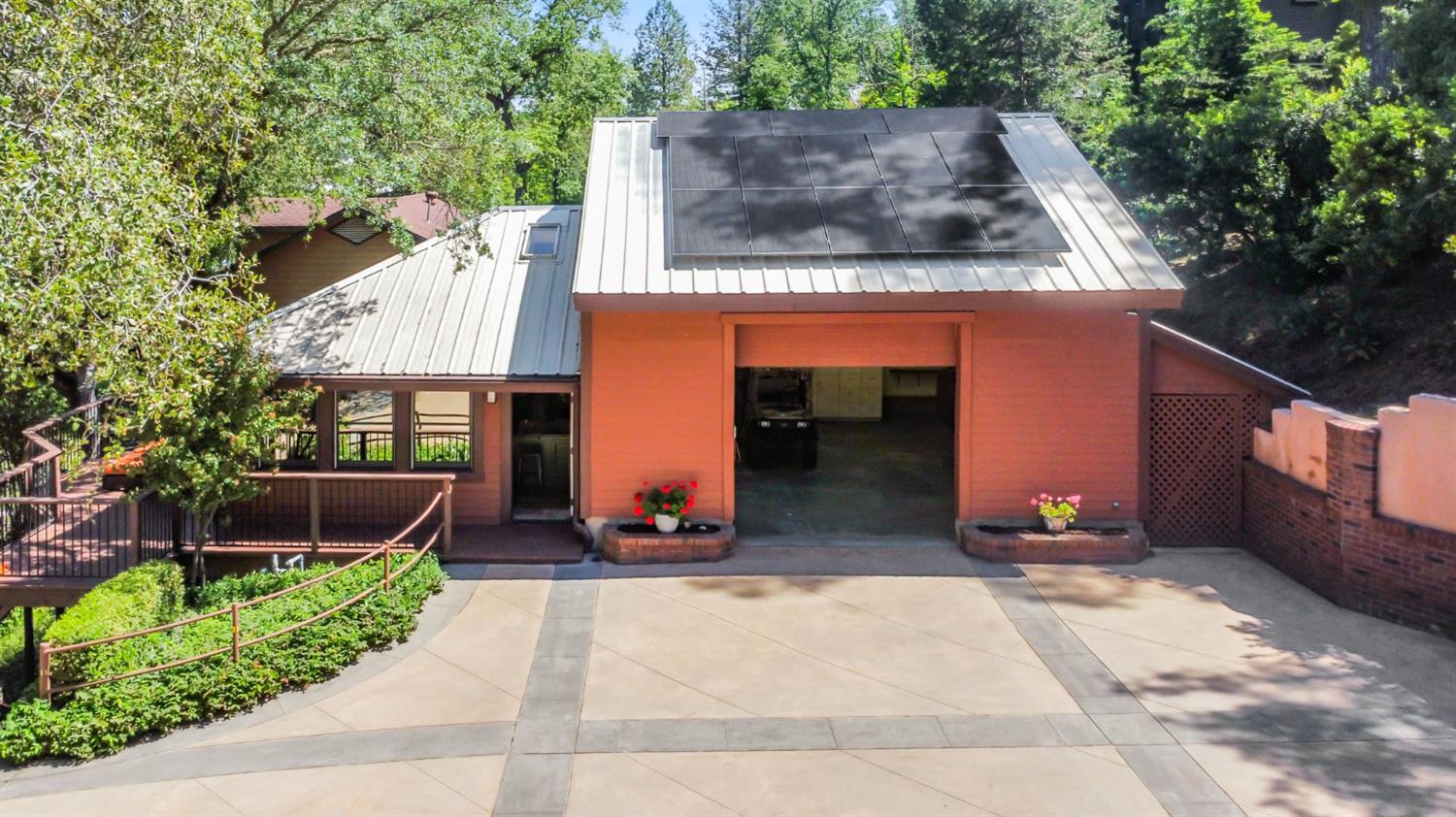 Sutter Creek, California, 95685, United States, 2 Bedrooms Bedrooms, ,4 BathroomsBathrooms,Residential,Active,2038151