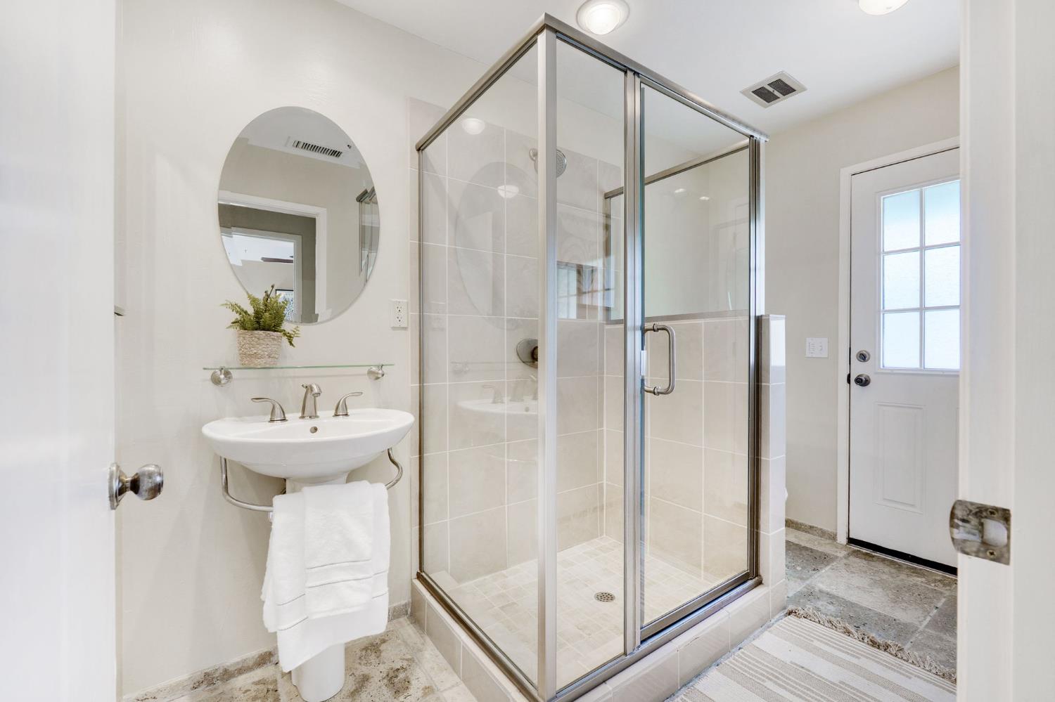 Davis, California, 95616, United States, 4 Bedrooms Bedrooms, ,4 BathroomsBathrooms,Residential,Active,1922349