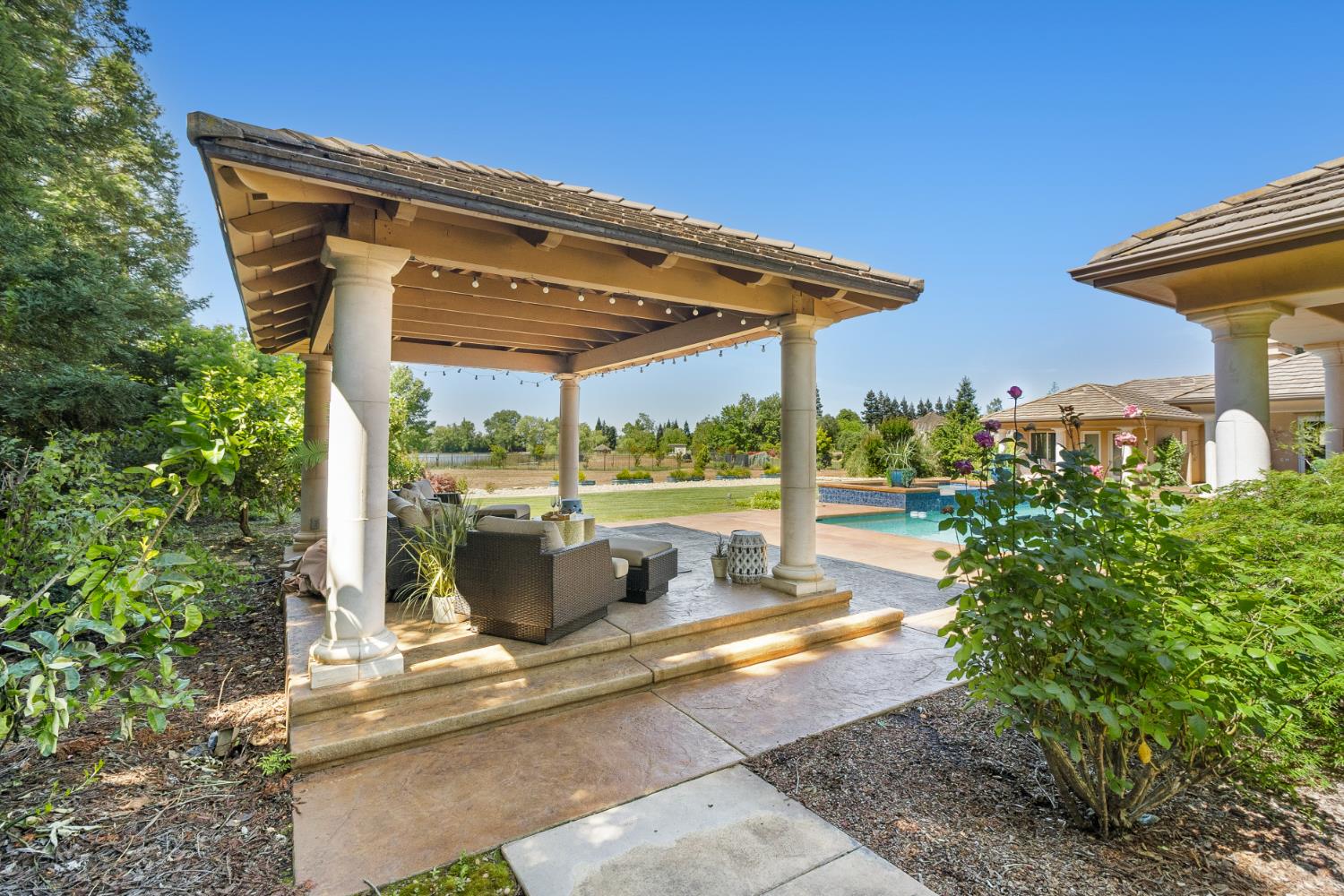 Sacramento, California, 95830, United States, 4 Bedrooms Bedrooms, ,4 BathroomsBathrooms,Residential,Active,2045041