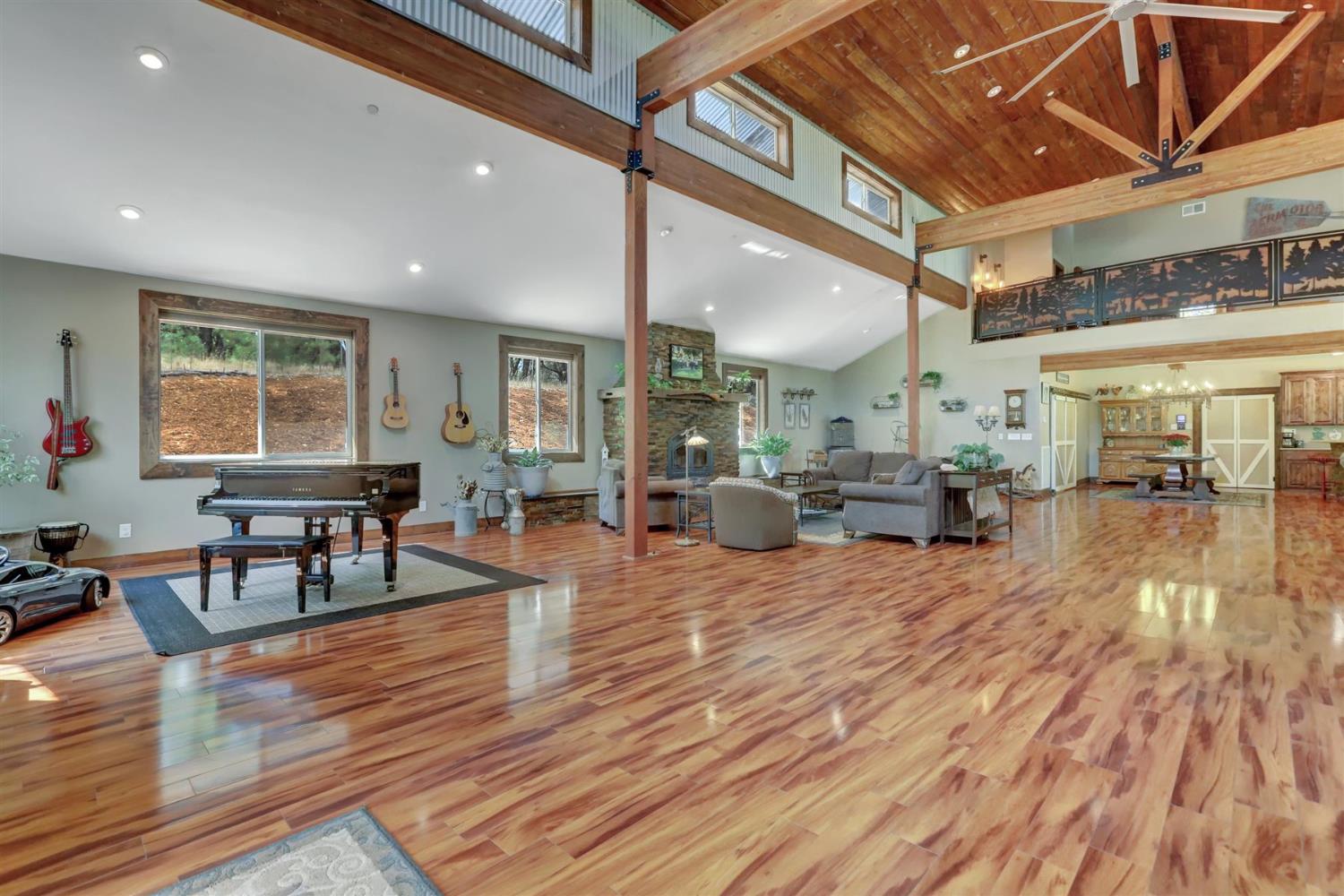 Grass Valley, California, 95949, United States, 4 Bedrooms Bedrooms, ,5 BathroomsBathrooms,Residential,Active,1941342