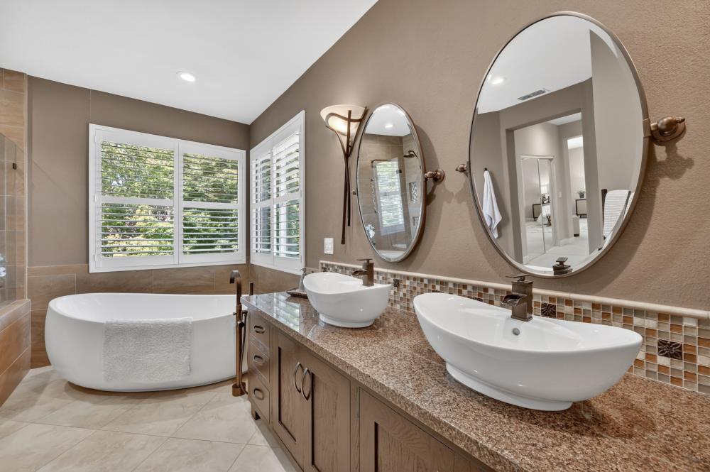 El Dorado Hills, California, 95762, United States, 5 Bedrooms Bedrooms, ,3 BathroomsBathrooms,Residential,Pending,2045616