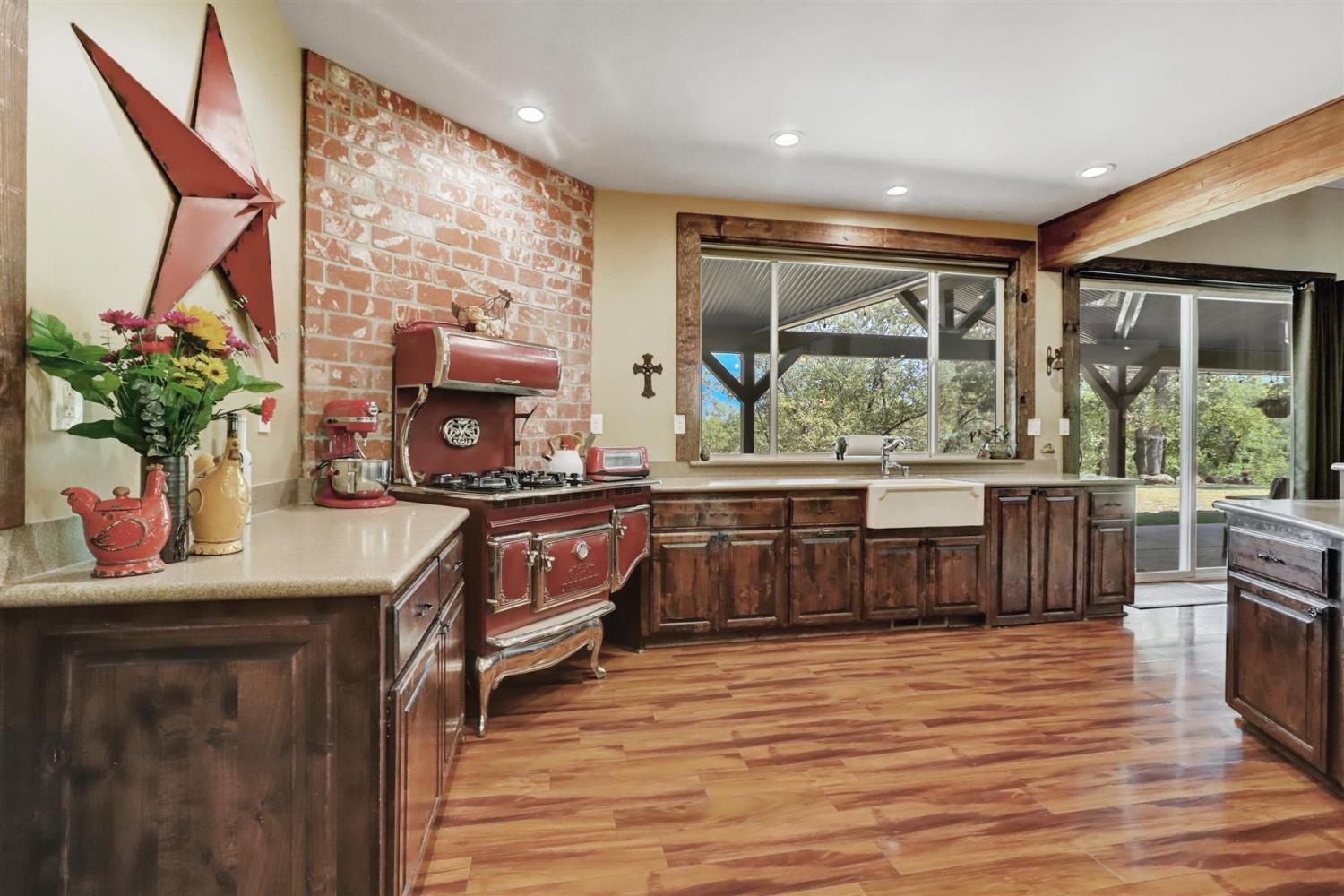 Grass Valley, California, 95949, United States, 4 Bedrooms Bedrooms, ,5 BathroomsBathrooms,Residential,Active,1941342