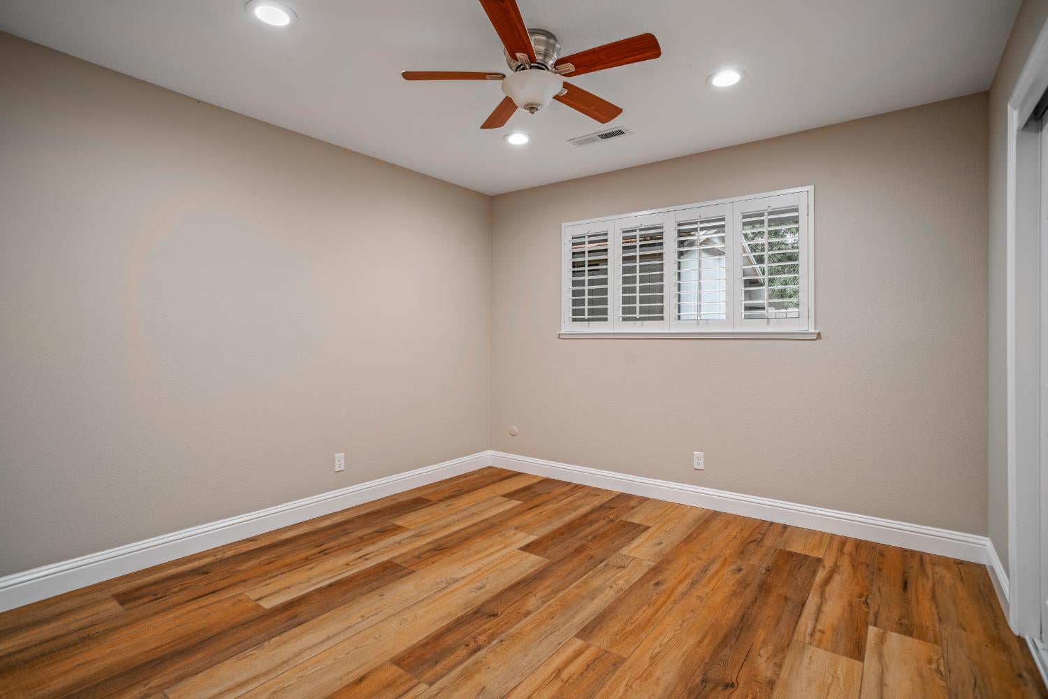 Sacramento, California, 95864, United States, 5 Bedrooms Bedrooms, ,3 BathroomsBathrooms,Residential,Active,1946308