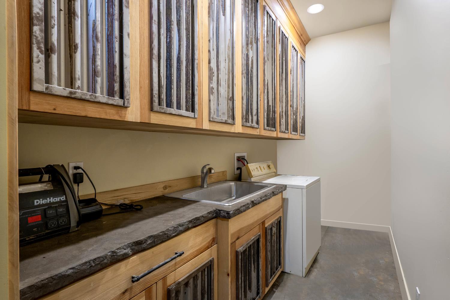 Smartsville, California, 95977, United States, 1 Bedroom Bedrooms, ,3 BathroomsBathrooms,Residential,Active,1952299