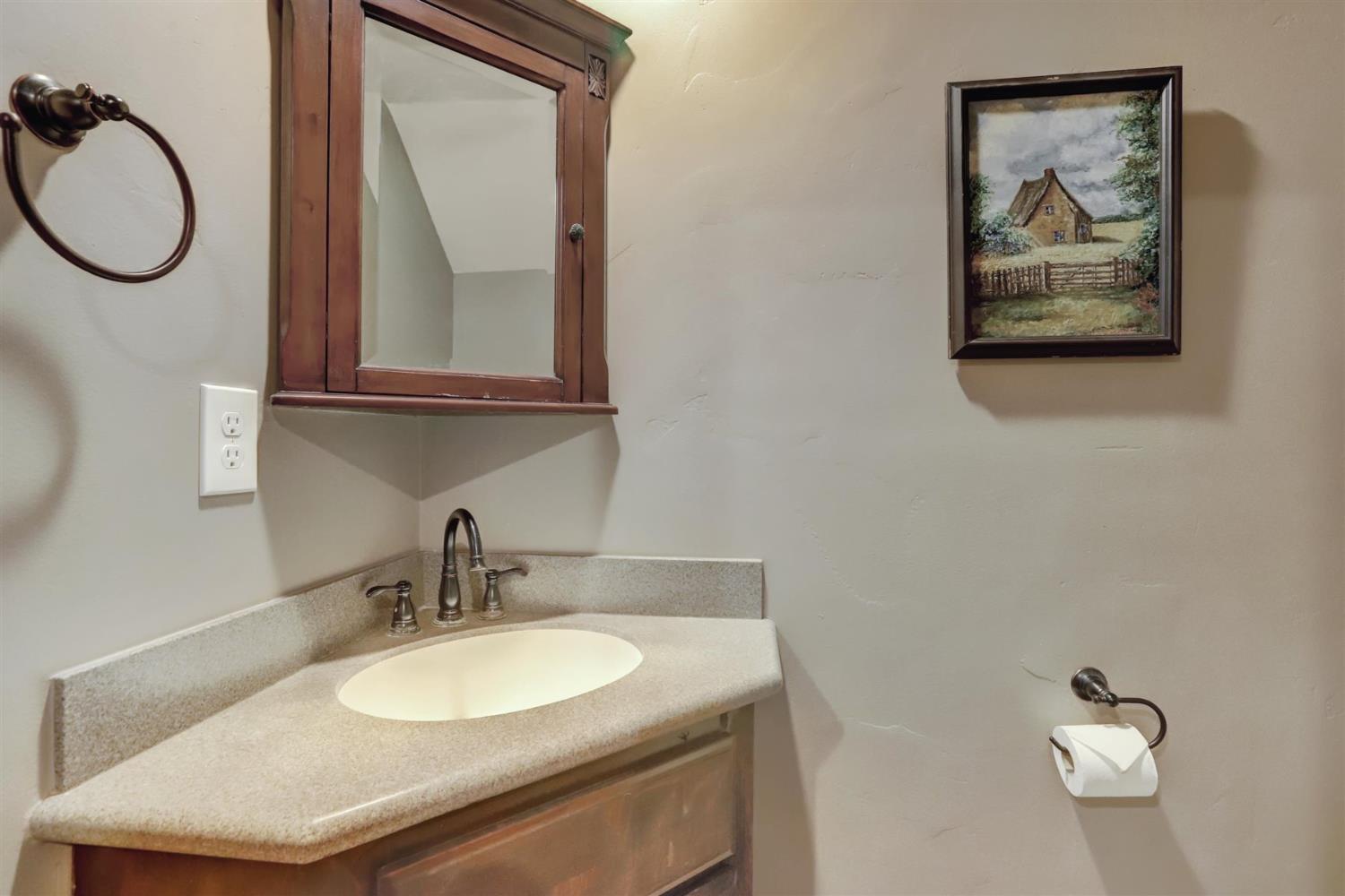 Grass Valley, California, 95949, United States, 4 Bedrooms Bedrooms, ,5 BathroomsBathrooms,Residential,Active,1941342