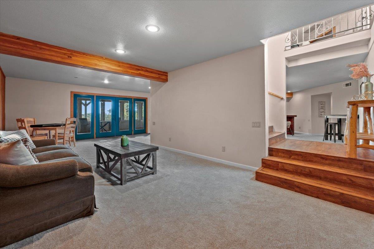 Penn Valley, California, 95946, United States, 4 Bedrooms Bedrooms, ,5 BathroomsBathrooms,Residential,Active,1941359