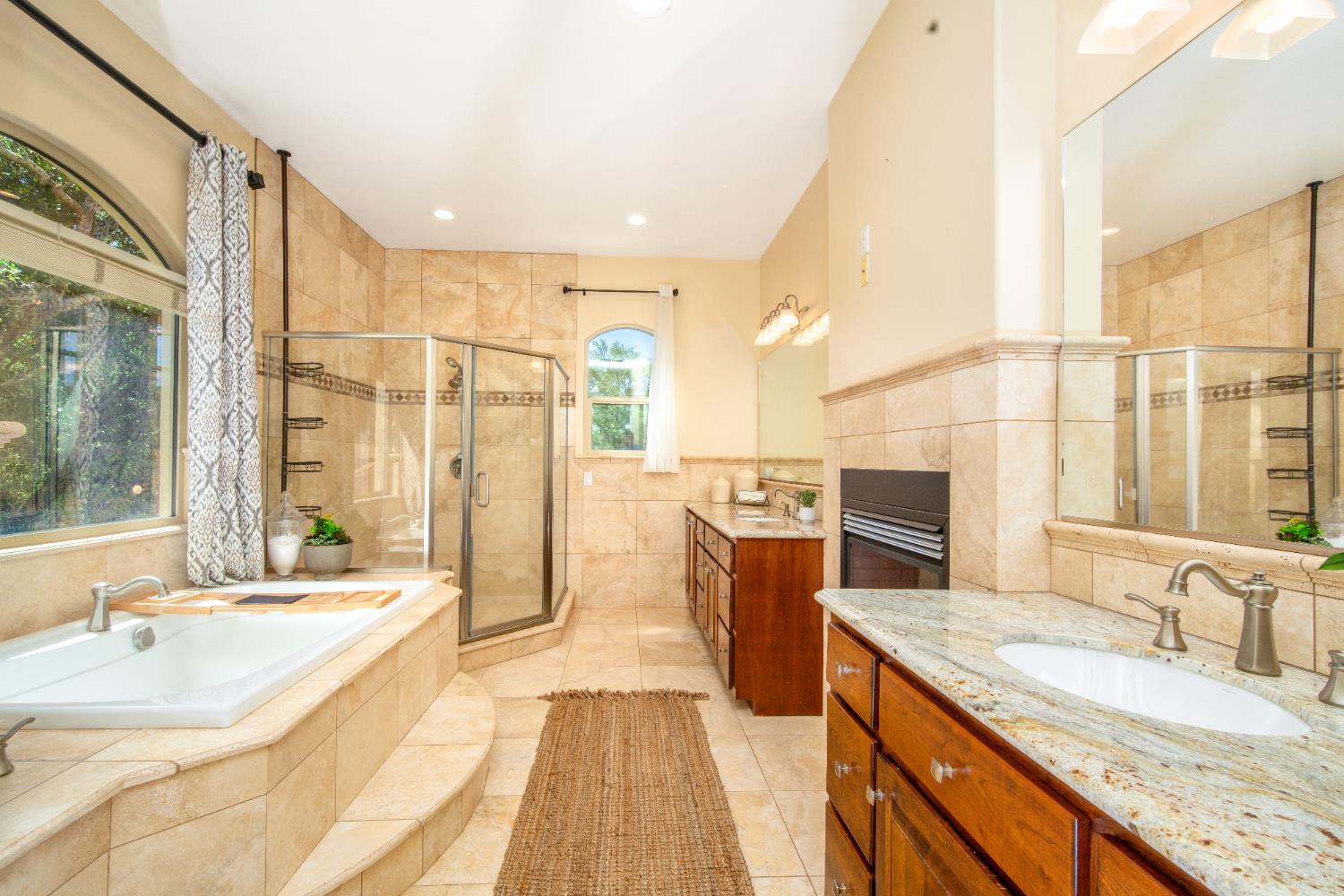 Shingle Springs, California, 95682, United States, ,4 BathroomsBathrooms,Residential,Active,1829887
