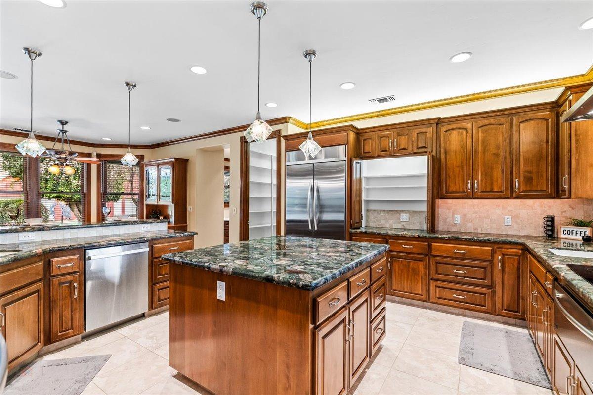 Ripon, California, 95366, United States, 3 Bedrooms Bedrooms, ,5 BathroomsBathrooms,Residential,Active,1808206