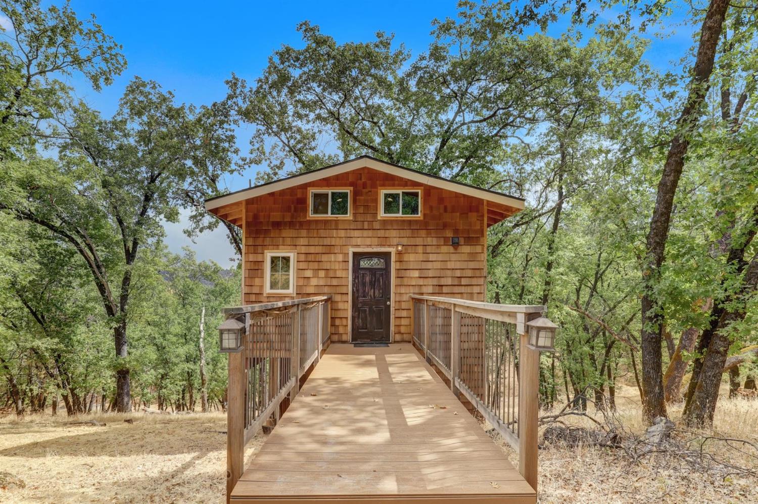 Grass Valley, California, 95949, United States, 4 Bedrooms Bedrooms, ,5 BathroomsBathrooms,Residential,Active,1941342