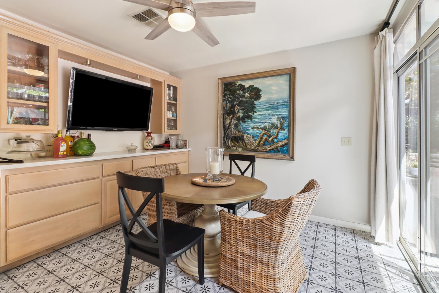 Carmichael, California, 95608, United States, 4 Bedrooms Bedrooms, ,3 BathroomsBathrooms,Residential,Active,1904149