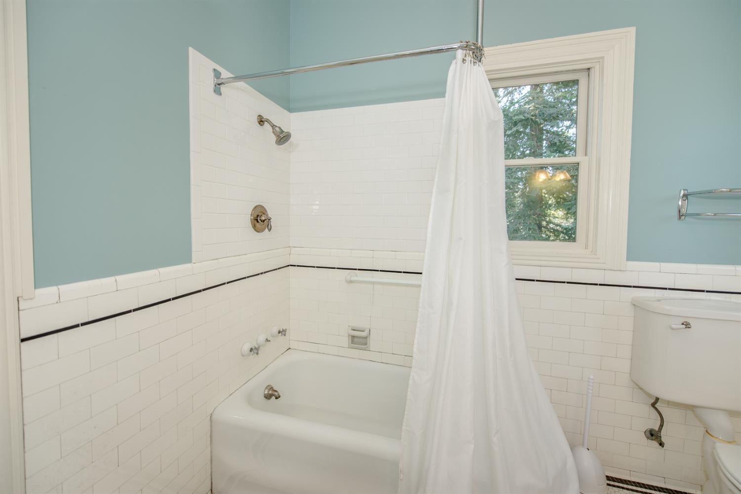 Woodland, California, 95695, United States, 5 Bedrooms Bedrooms, ,4 BathroomsBathrooms,Residential,Active,1843839