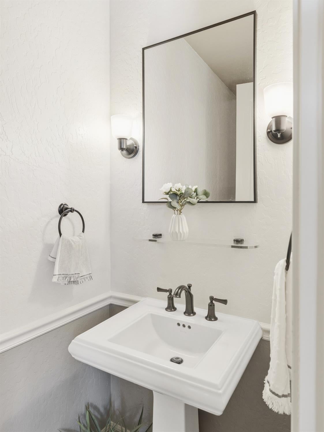 El Dorado Hills, California, 95762, United States, 3 Bedrooms Bedrooms, ,3 BathroomsBathrooms,Residential,Active,2044534