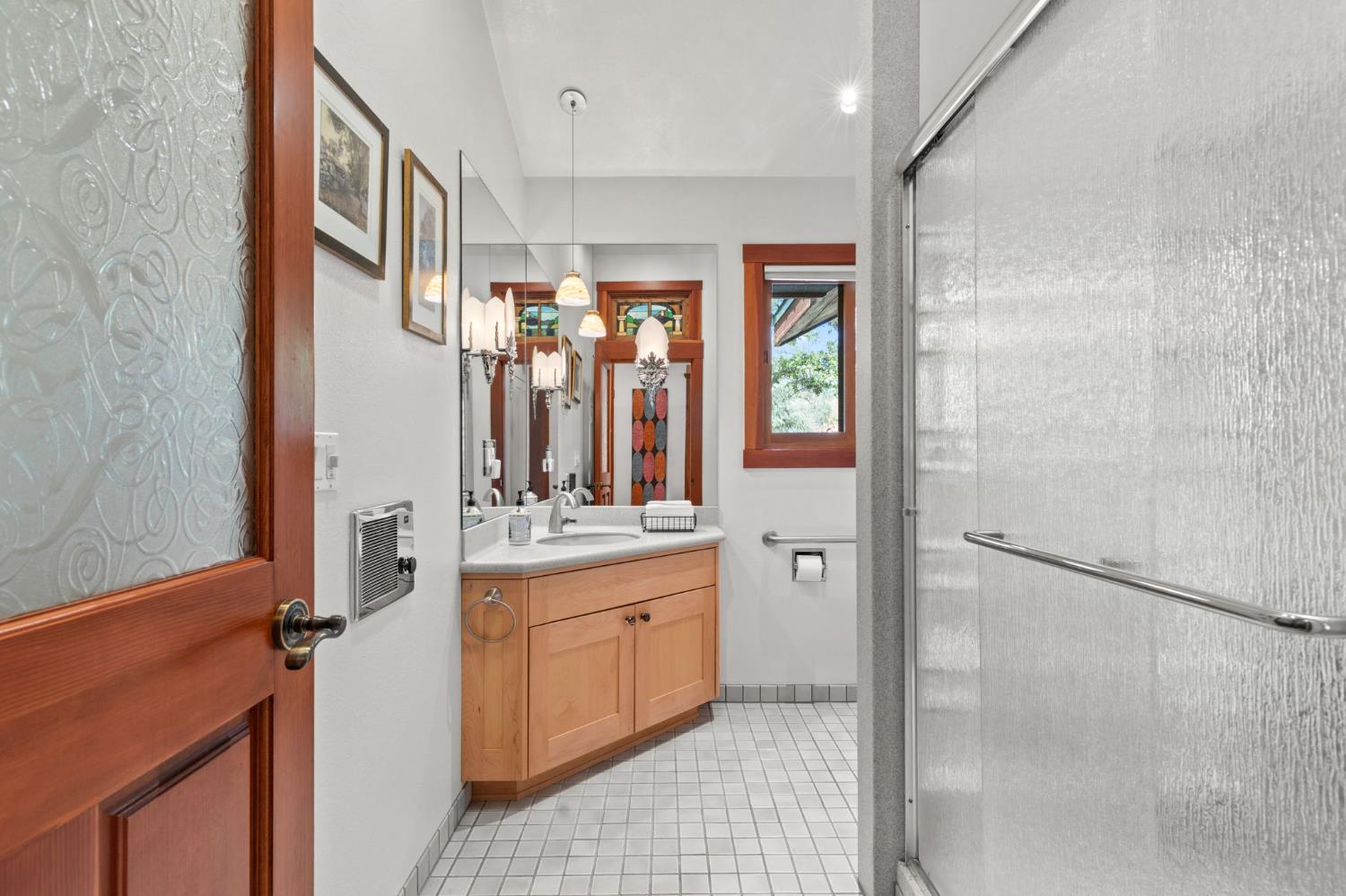 Sutter Creek, California, 95685, United States, 2 Bedrooms Bedrooms, ,4 BathroomsBathrooms,Residential,Active,2038151
