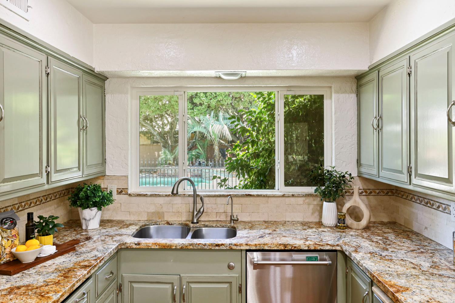 Modesto, California, 95350, United States, 4 Bedrooms Bedrooms, ,3 BathroomsBathrooms,Residential,Active,1877804