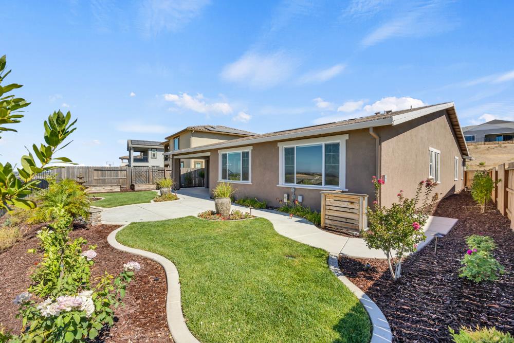 Folsom, California, 95630, United States, 4 Bedrooms Bedrooms, ,3 BathroomsBathrooms,Residential,Active,1922343