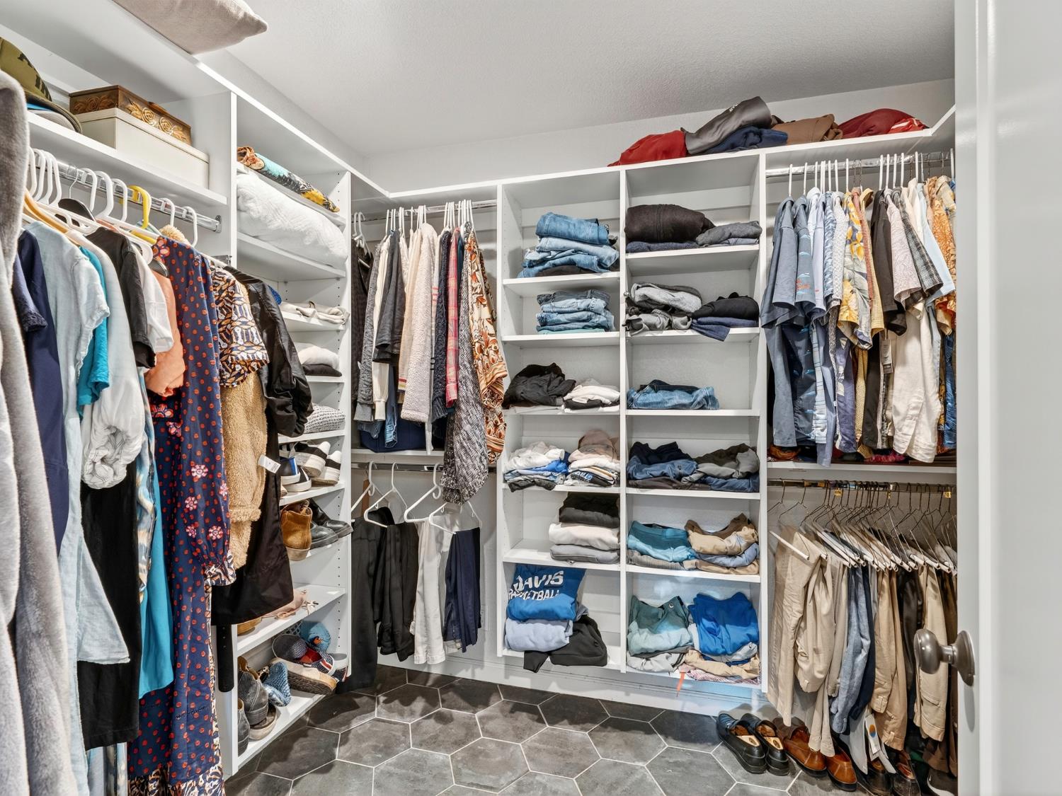 Davis, California, 95618, United States, 4 Bedrooms Bedrooms, ,2 BathroomsBathrooms,Residential,Active,1961942