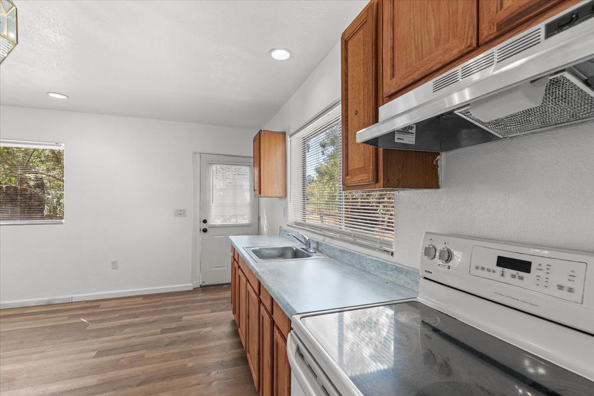 Galt, California, 95632, United States, 3 Bedrooms Bedrooms, ,3 BathroomsBathrooms,Residential,Active,1922295
