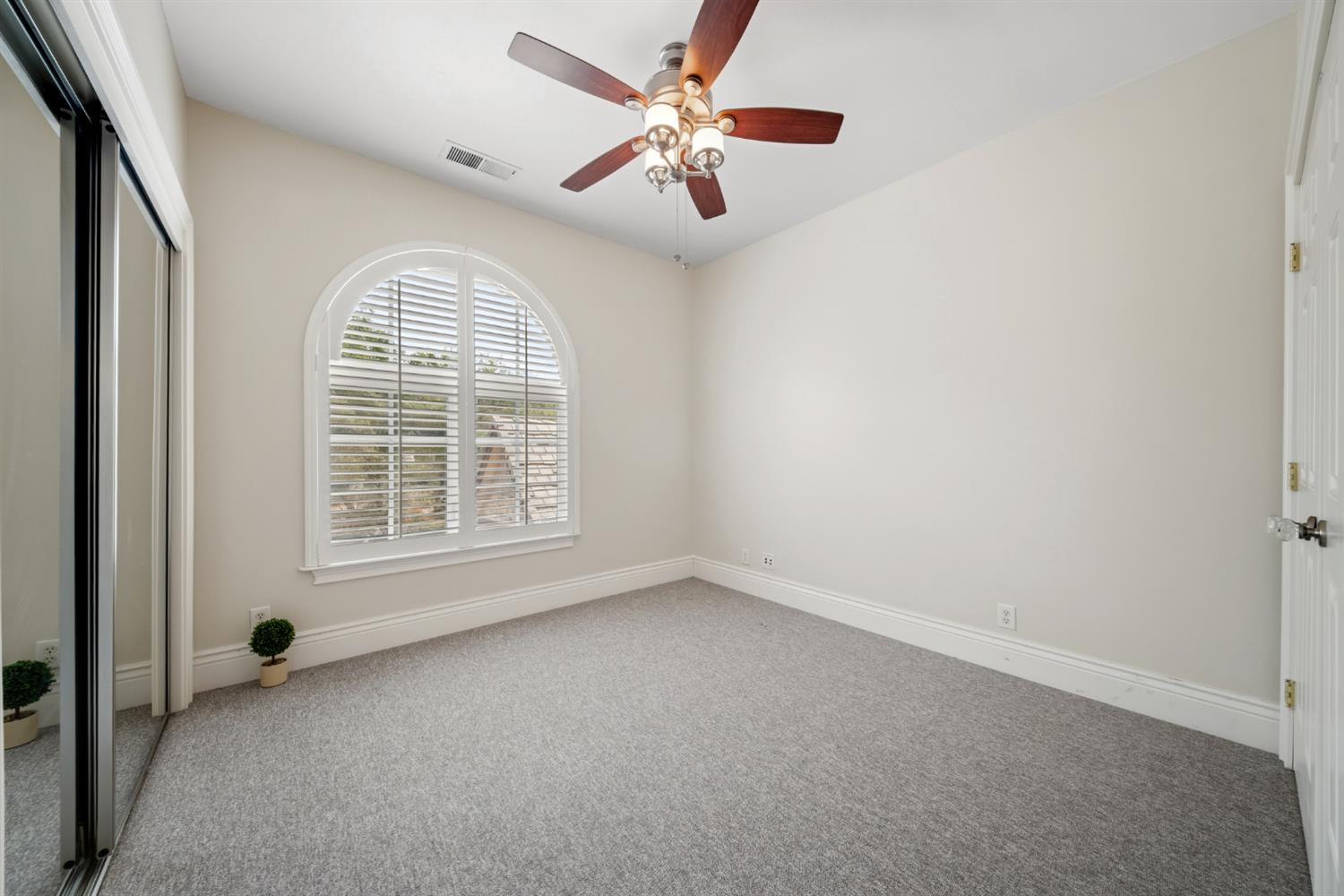 Loomis, California, 95650, United States, 5 Bedrooms Bedrooms, ,5 BathroomsBathrooms,Residential,Active,2041664